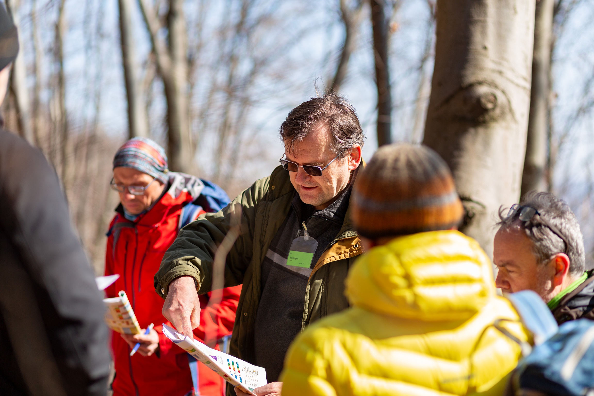 Franz Starlinger - Experte des Bundesforschungszentrums für Wald - erklärt bei der Anwenderschulung im März 2021 die Standortskarten.